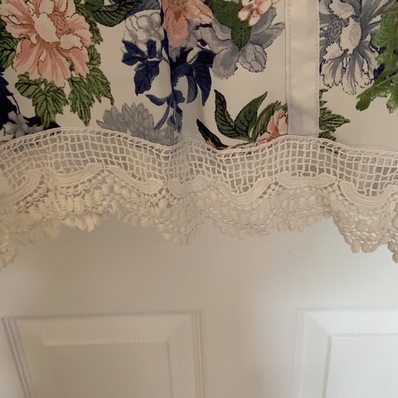 Rose & Olive Floral Top - Picture 2 of 6